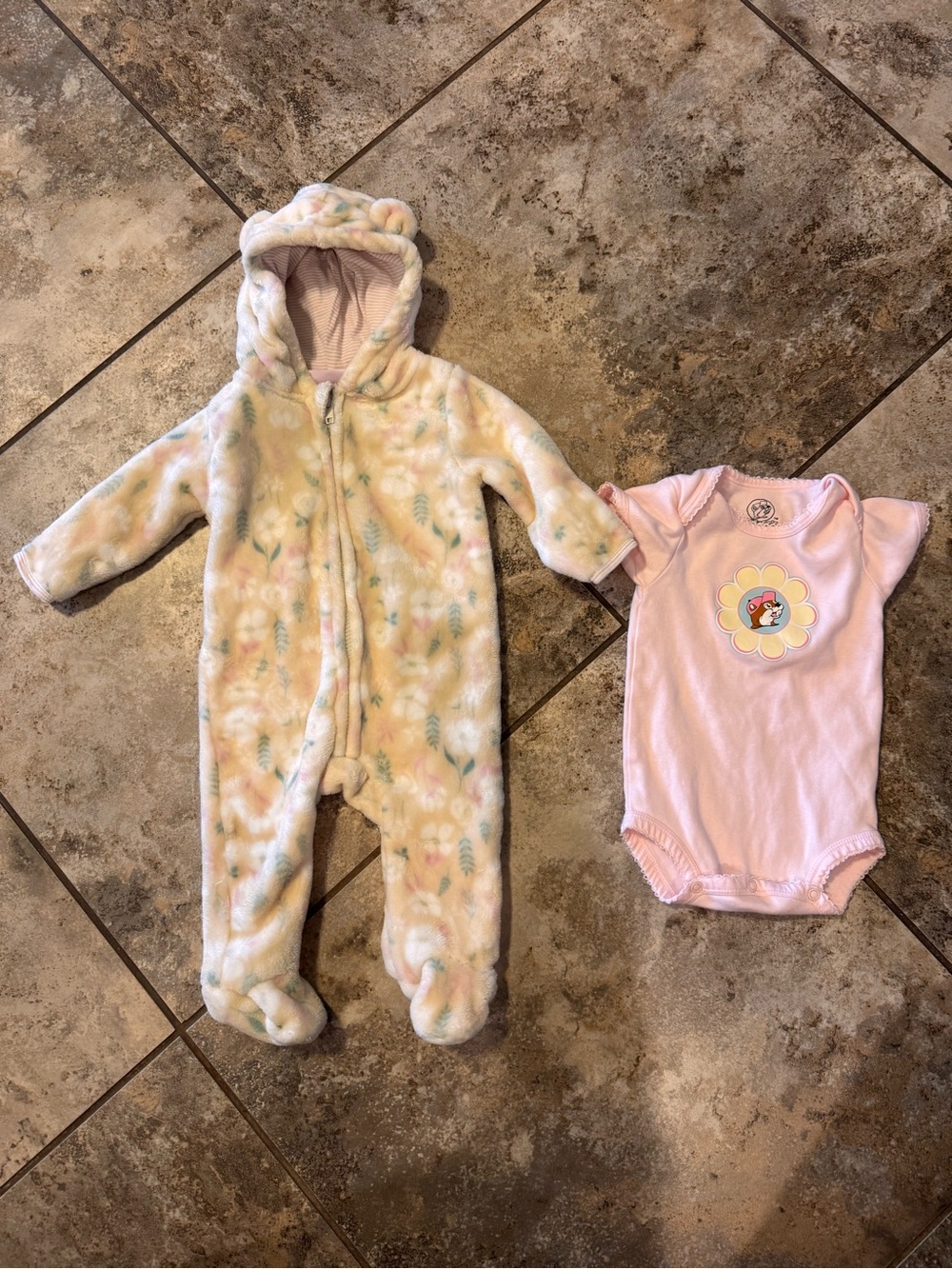 Baby girl bundle of Buc-ee’s onesie 3m & Penelope Mack fleece footie onesie 3-6M